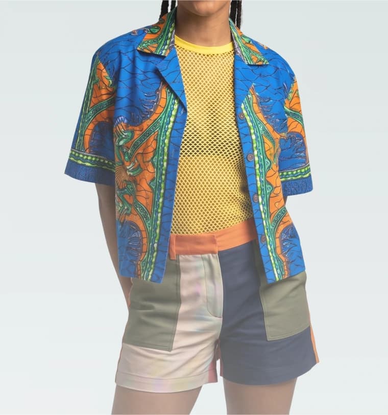 Composizione editoriale con una collezione moda colorata